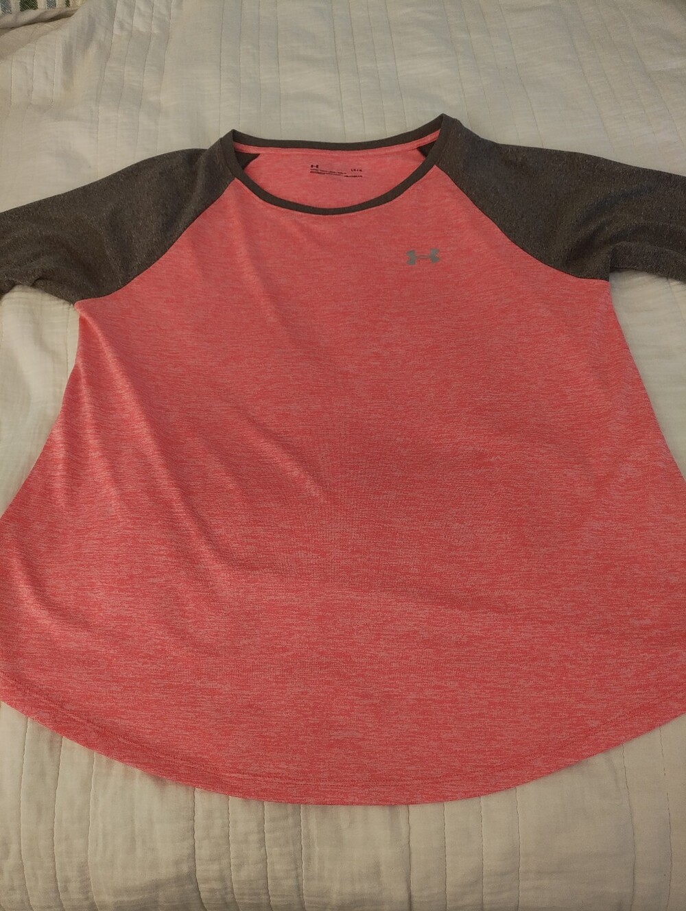 Under Armour HeatGear Women’s Large Coral Gray Long Sleeve Raglan Athletic Top